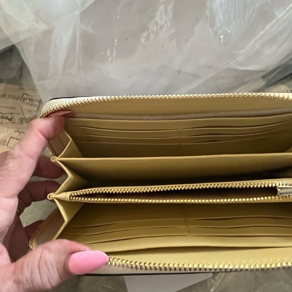 NWT large hand purse full zip around wallet - Picture 2 of 2